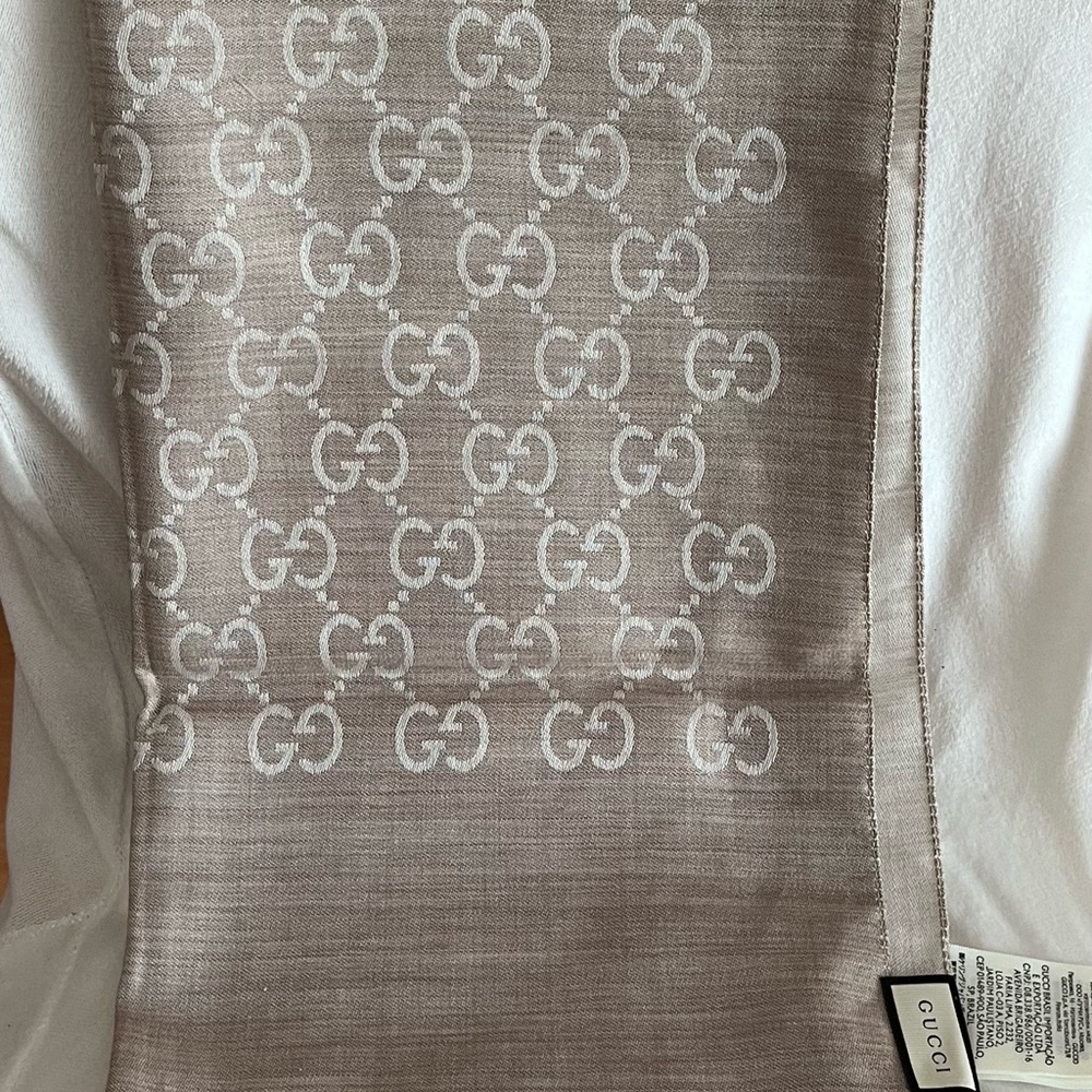 Never use in brand new condition Gucci Scarf